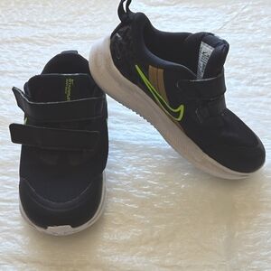 Kids Nike Brand Star Runner Shoes Size 9